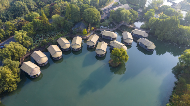 航拍乌镇十二星宿情侣房 水上酒店