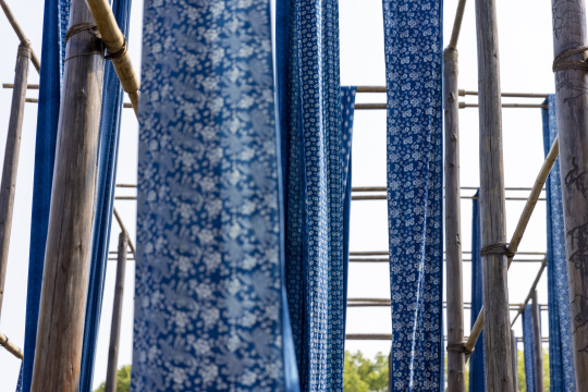 江南古镇乌镇草木本色染坊