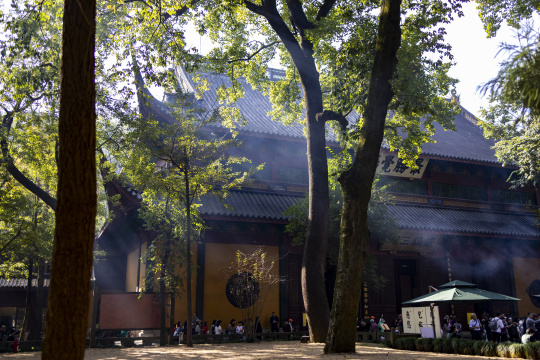 杭州灵隐寺 晨光照射 佛光普照 万丈光芒