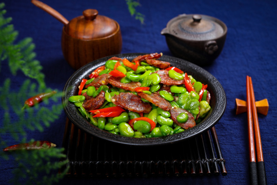 蚕豆米炒腊肠