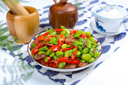 蚕豆米炒腊肠