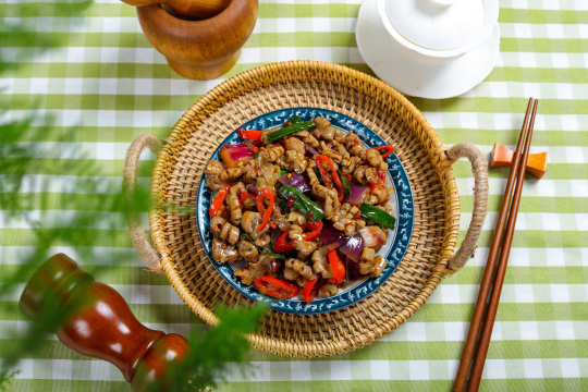 辣椒炒菊花脆肠