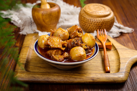 芋头炖鸡肉