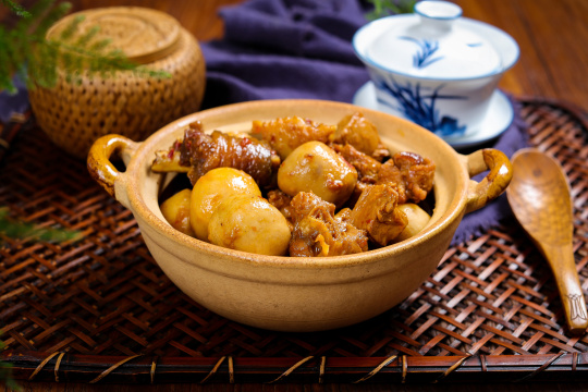 芋头炖鸡肉