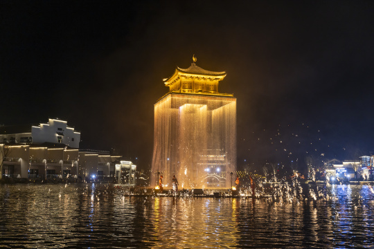 江西婺源婺女洲非遗民俗打铁花