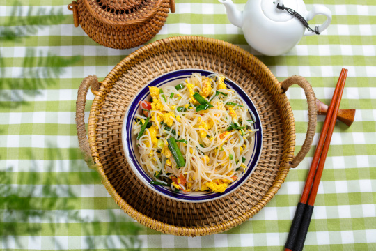 鸡蛋豆芽炒粉丝