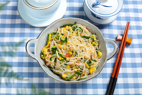 鸡蛋豆芽炒粉丝