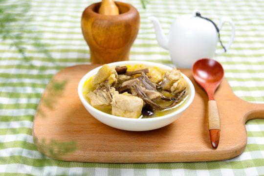 茶树菇炖鸡汤