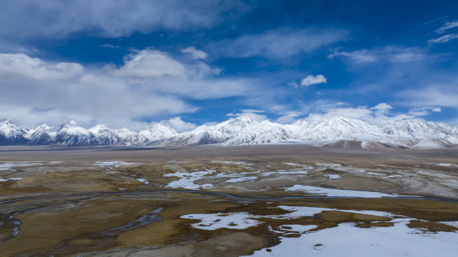 新疆帕米尔高原雪山航拍