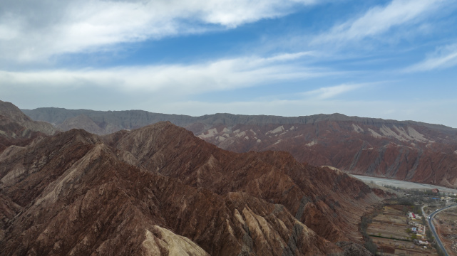 新疆奥依塔克红山谷南疆火焰山航拍