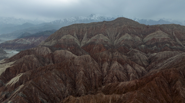 新疆奥依塔克红山谷南疆火焰山航拍
