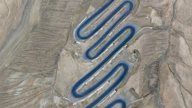 新疆盘龙古道十八弯公路航拍