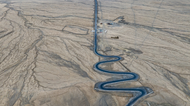 新疆盘龙古道十八弯公路航拍