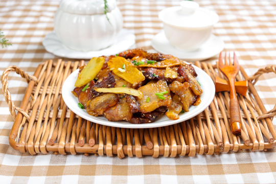 生姜干煸五花肉