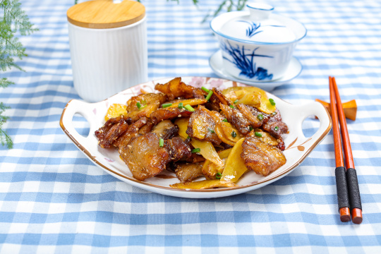 生姜干煸五花肉