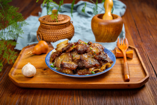 生姜干煸五花肉