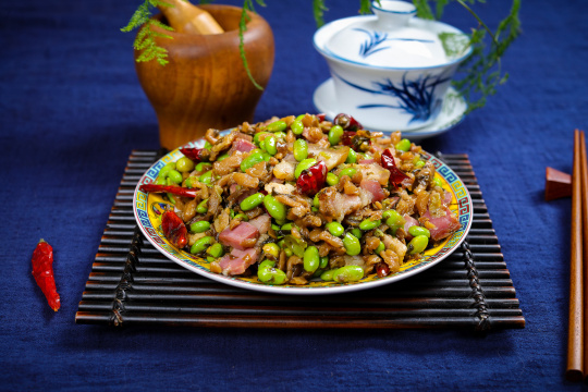 外婆菜腊肉炒毛豆米