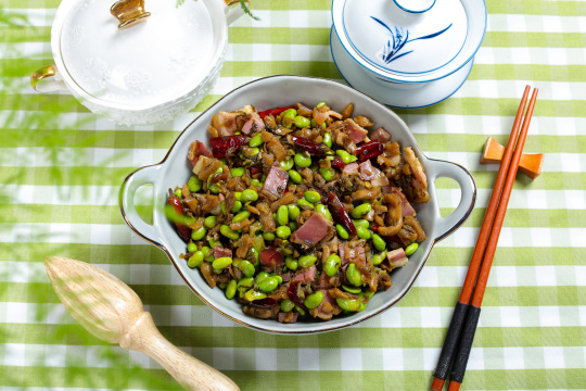 外婆菜腊肉炒毛豆米