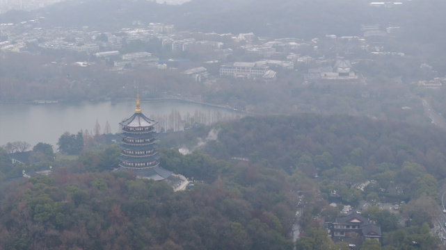 中国杭州西湖雷峰塔雪景航拍