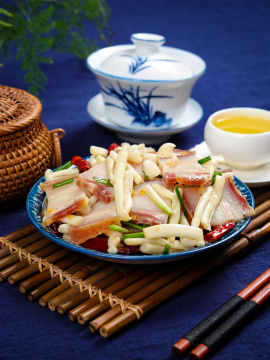 海鲜菇炒腊肉