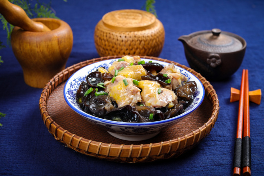 木耳蒸鸡
