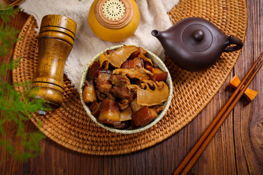 红烧肉炖笋干