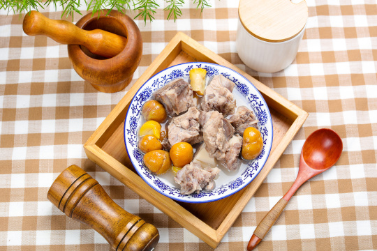 板栗莲藕排骨汤