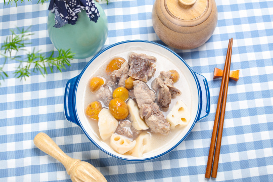 板栗莲藕排骨汤