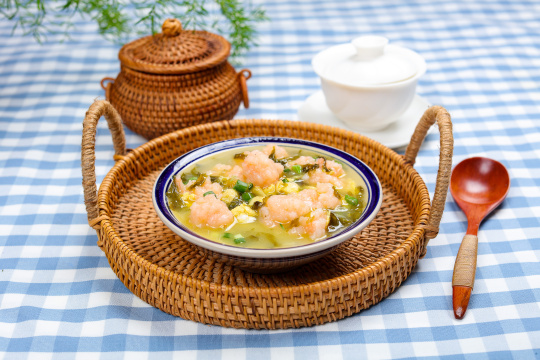虾滑鸡蛋紫菜汤