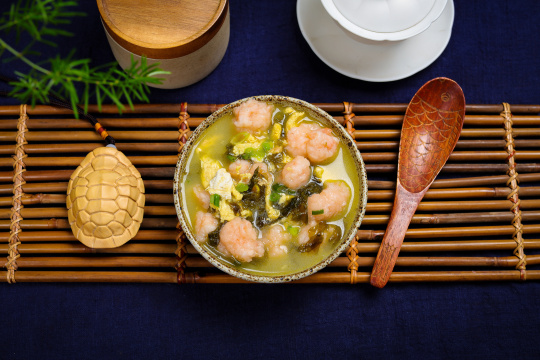 虾滑鸡蛋紫菜汤