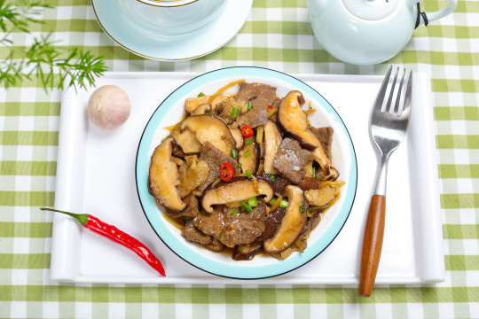 香菇炒牛肉