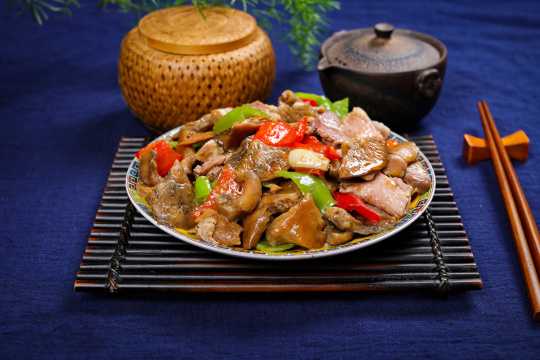 谷熟菌炒火腿肉