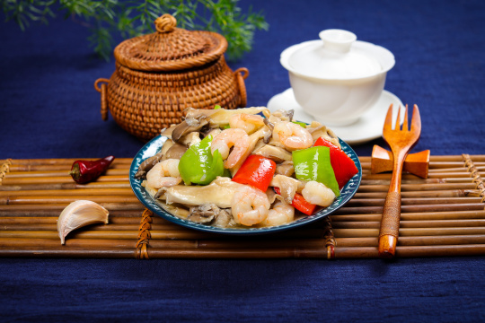 平菇炒虾仁