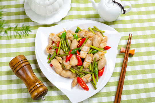 蒜苔炒鸡脚筋