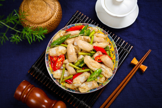 蒜苔炒鸡脚筋