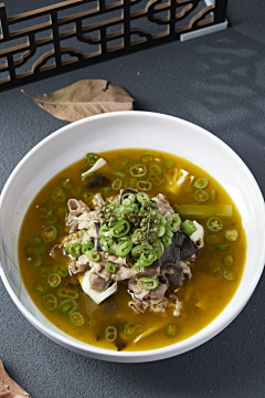 酸汤藤椒毛肚黄喉炖肥牛