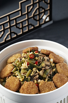 雪里红猪肉口蘑炖黄豆芽配黄面炸糕