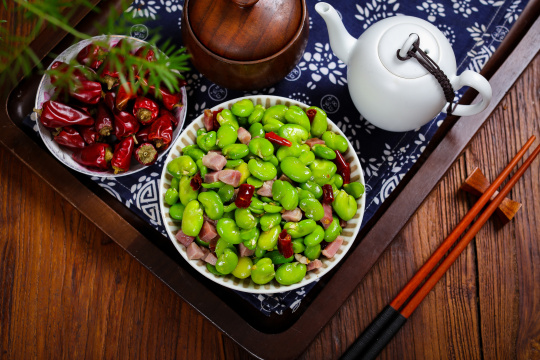 蚕豆仁炒火腿丁