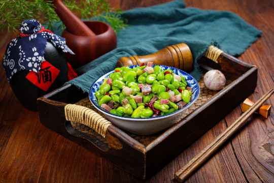 蚕豆仁炒火腿丁