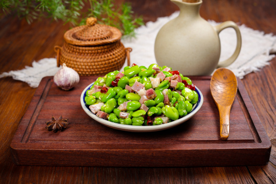 蚕豆仁炒火腿丁