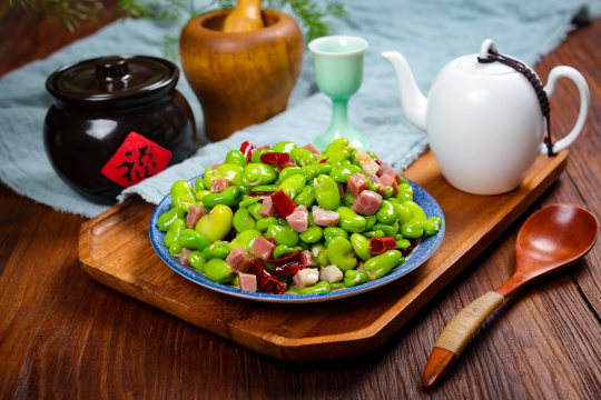 蚕豆仁炒火腿丁