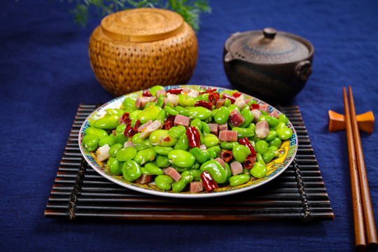 蚕豆仁炒火腿丁