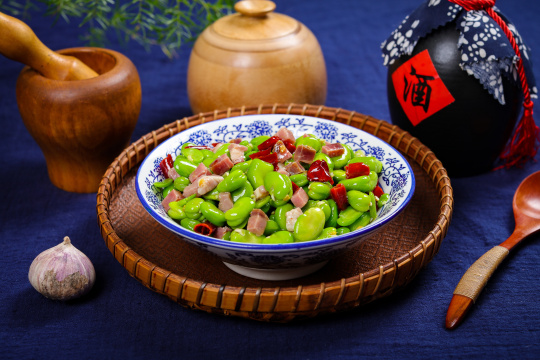 蚕豆仁炒火腿丁