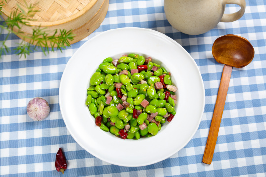 蚕豆仁炒火腿丁