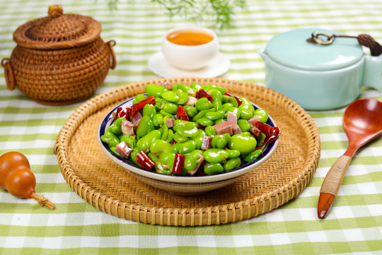 蚕豆仁炒火腿丁