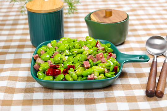 蚕豆仁炒火腿丁