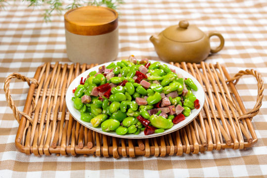 蚕豆仁炒火腿丁