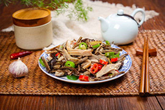 茶树菇炒猪肚