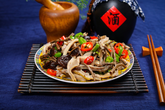 茶树菇炒猪肚