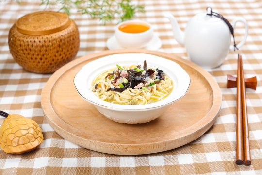 火腿丁煮千张丝